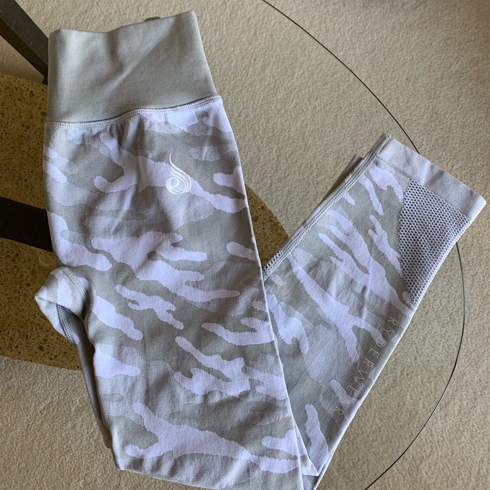 Ryderwear + Camo + Seamless High Waisted Leggings + Light Grey + Size M